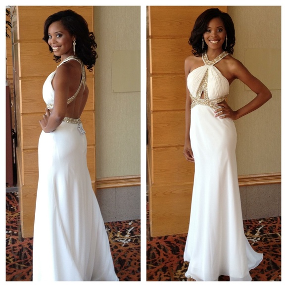 White Gown - Picture 1 of 1